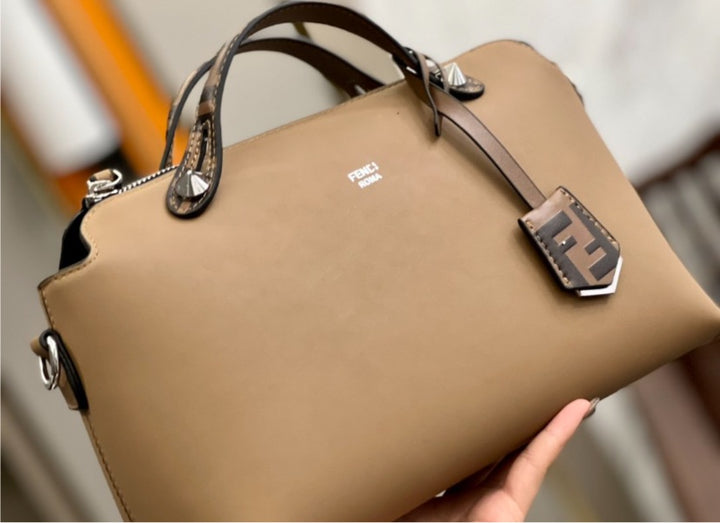 Woman Fendi shoulder handbag