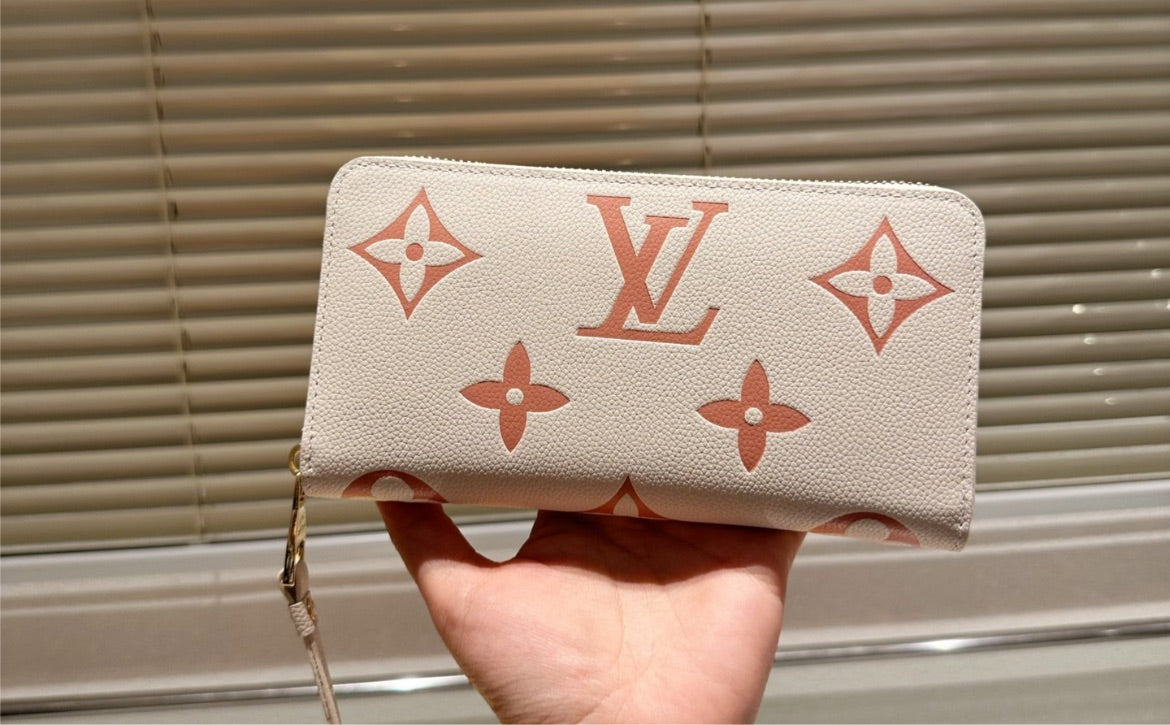 LV woman wallet