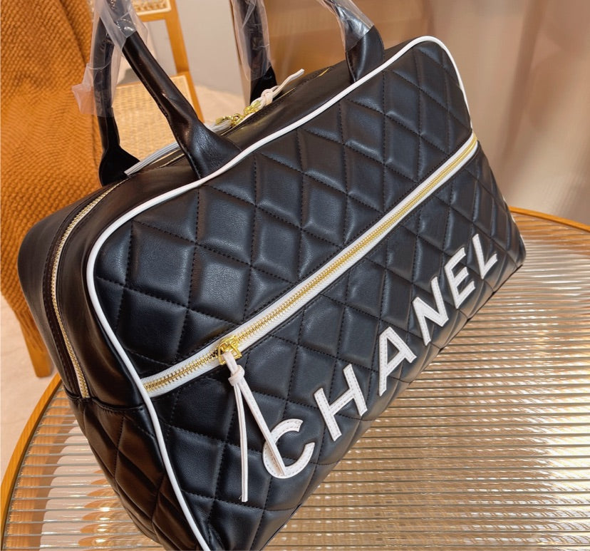 Large Chanel woman handbag