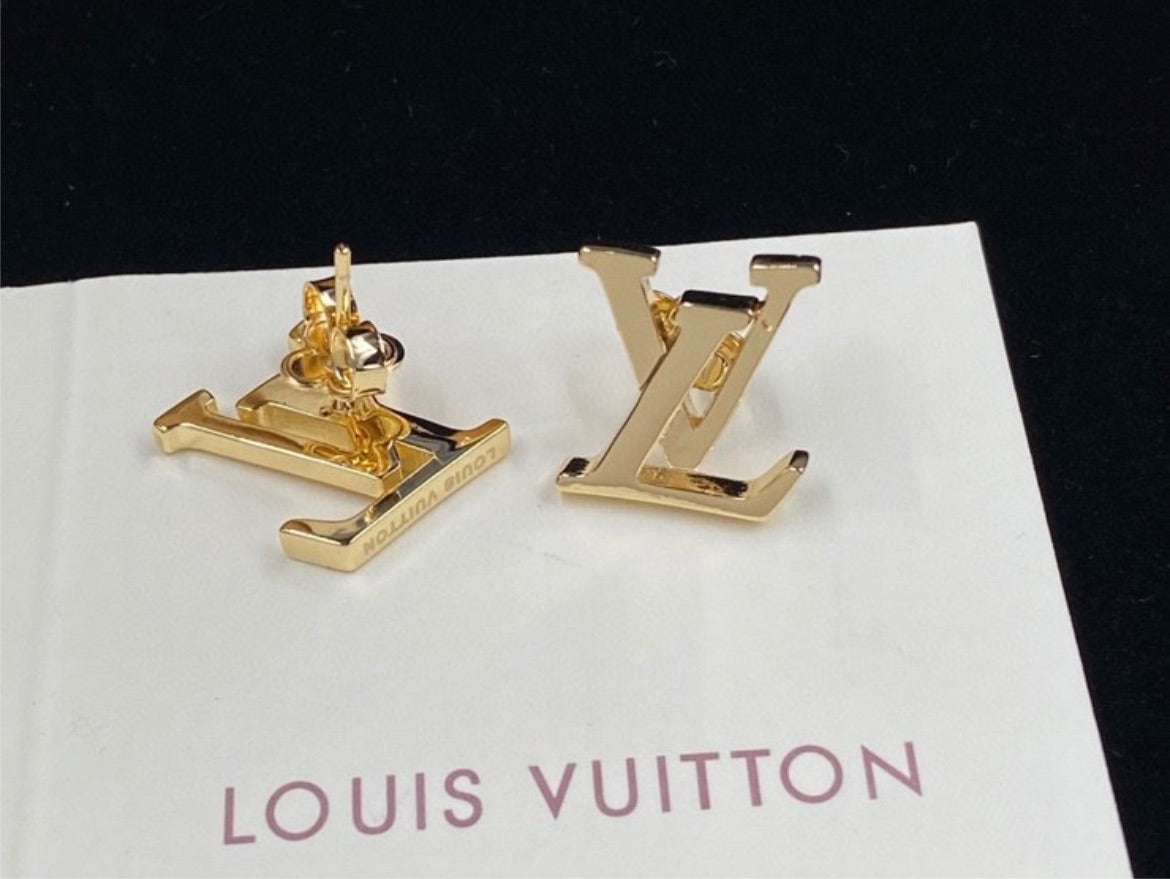 LV gold plate stud earring