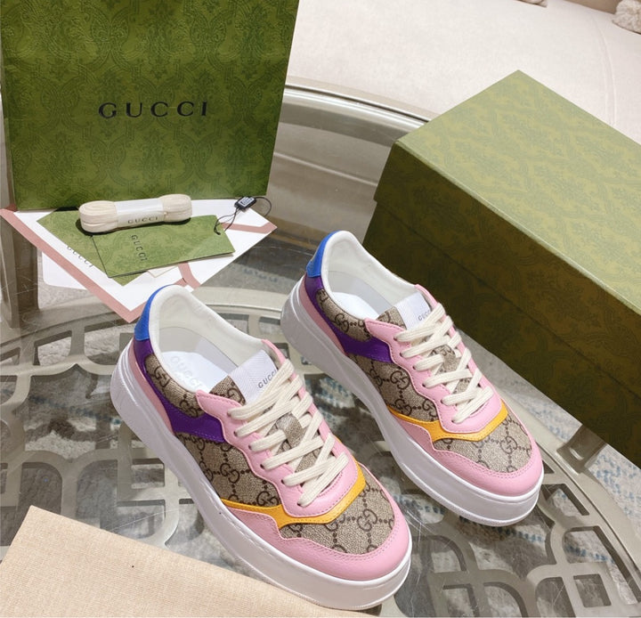 Woman Gucci sneakers