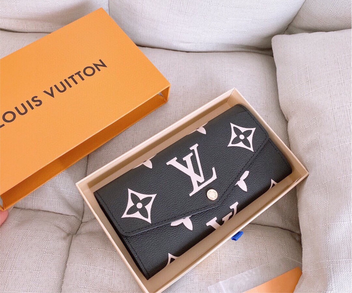 Black/white LV wallet