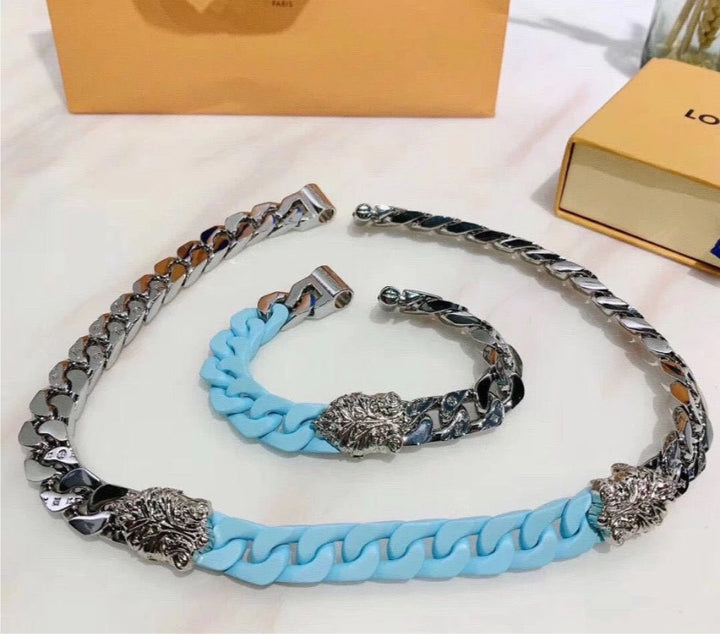 Woman LV jewelry