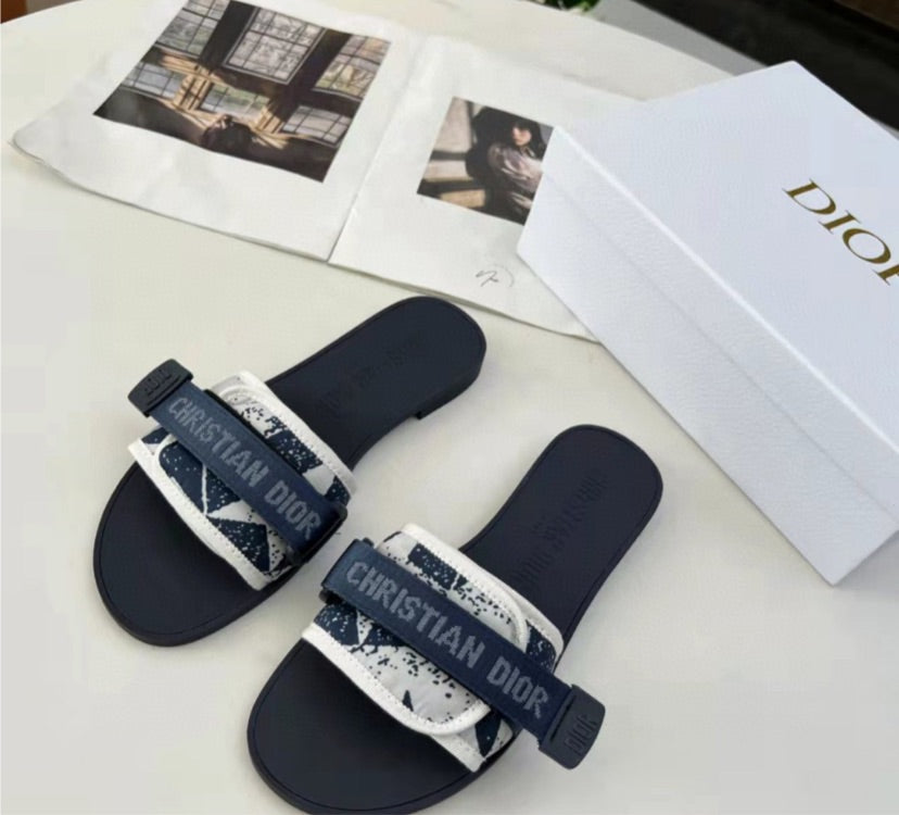 Woman Dior sandals