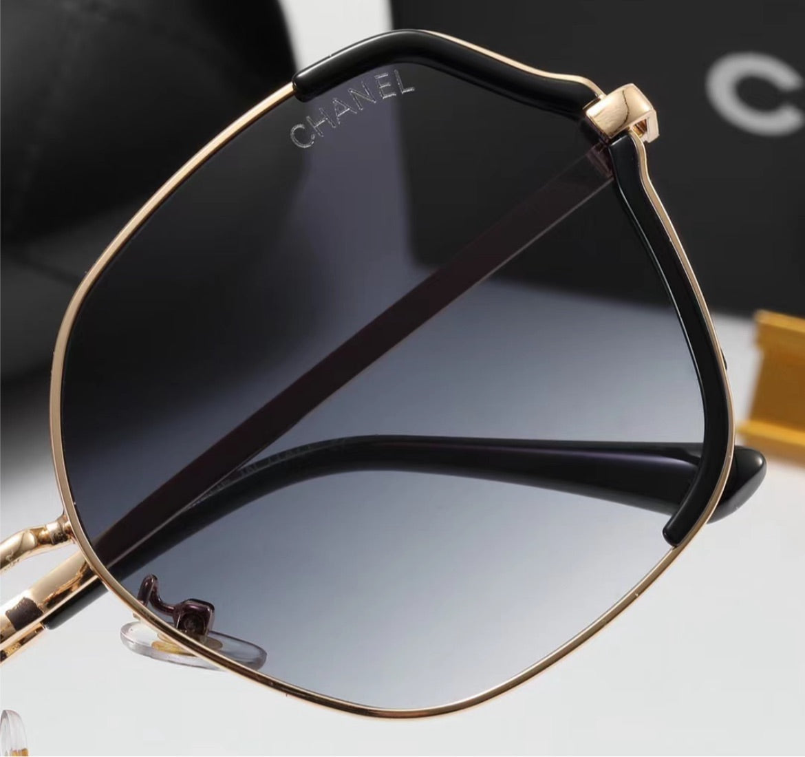 Woman Chanel new sunglasses