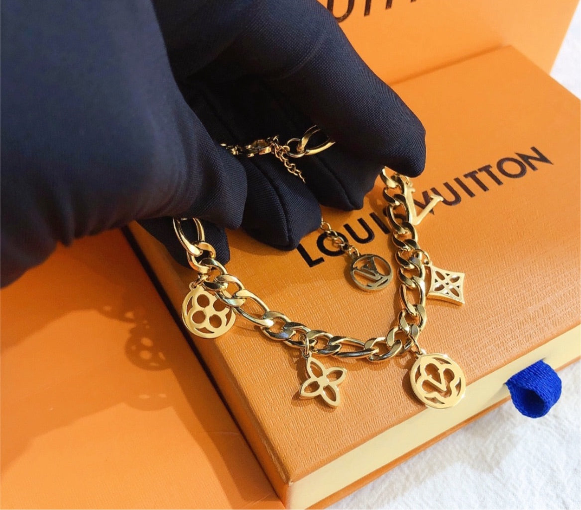 LV woman bracelet