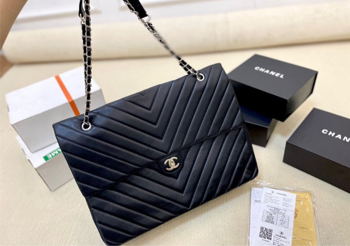 Chanel large woman shoulder bag