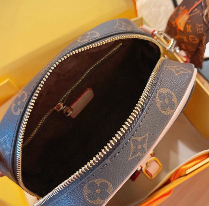 LV ladies Crossbody