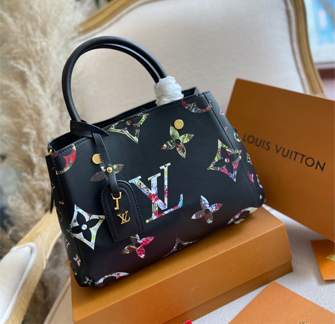 New LV color print shoulder bag