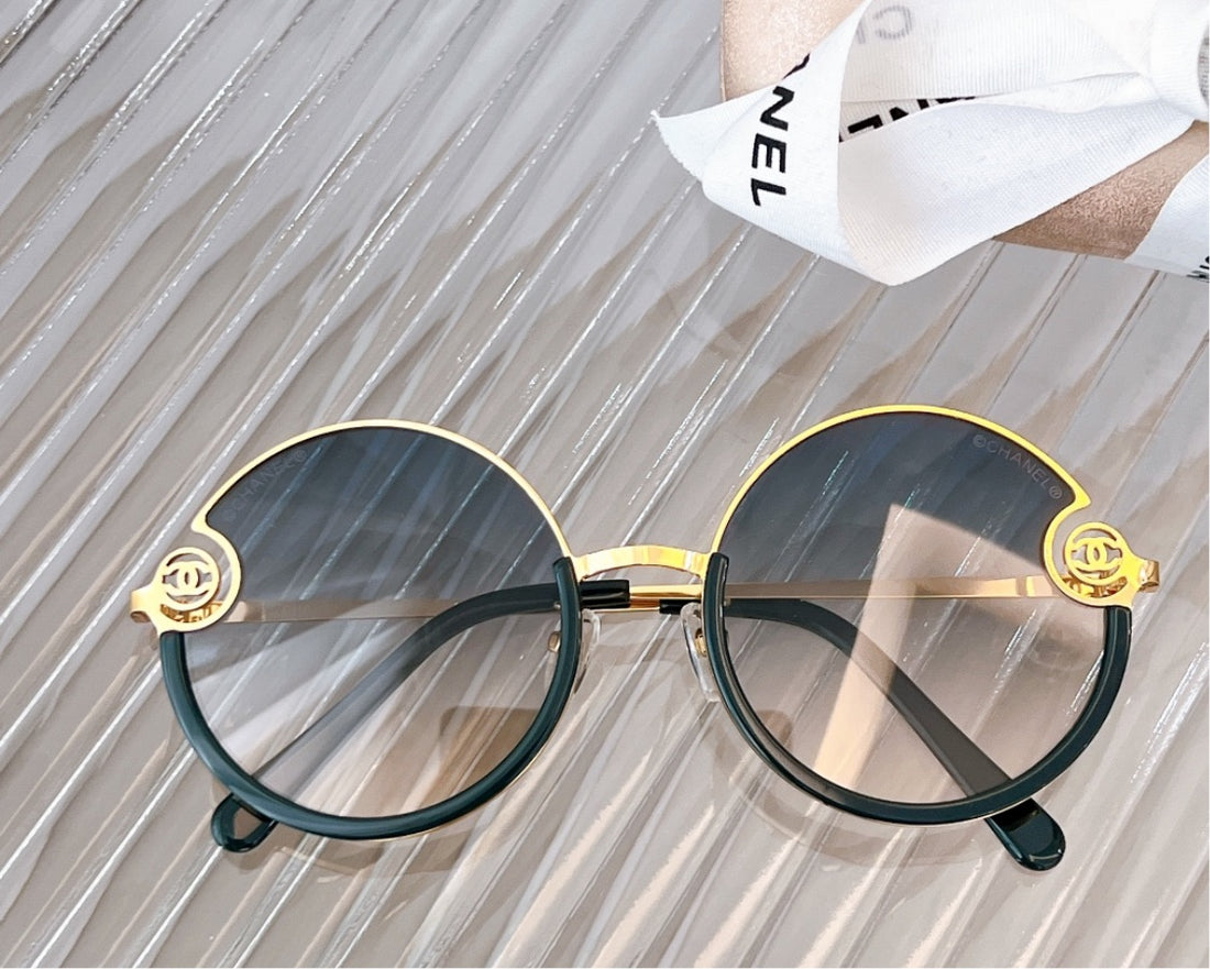 New Chanel woman sunglasses