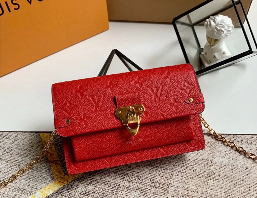 Woman LV crossbody/handbag