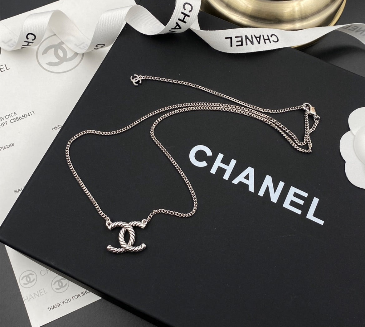 Chanel necklace / earring