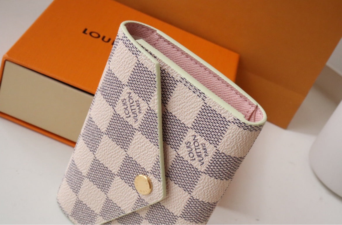 LV woman wallet