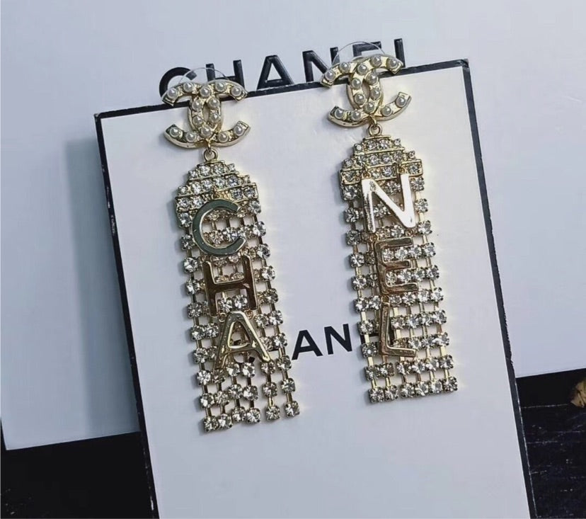 Chanel woman earrings