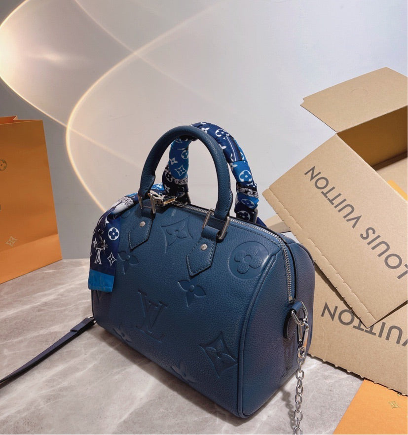 LOUIS V woman shoulder Bag