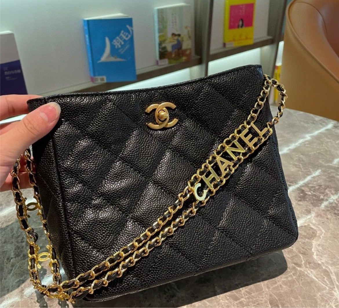 Chanel woman shoulder bag