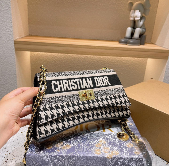 Dior woman shoulder handbag