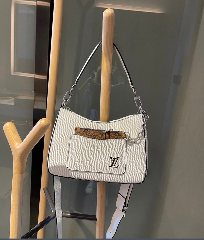 BLOW OUT SALE !!! Louis Vuitton leather woman handbag