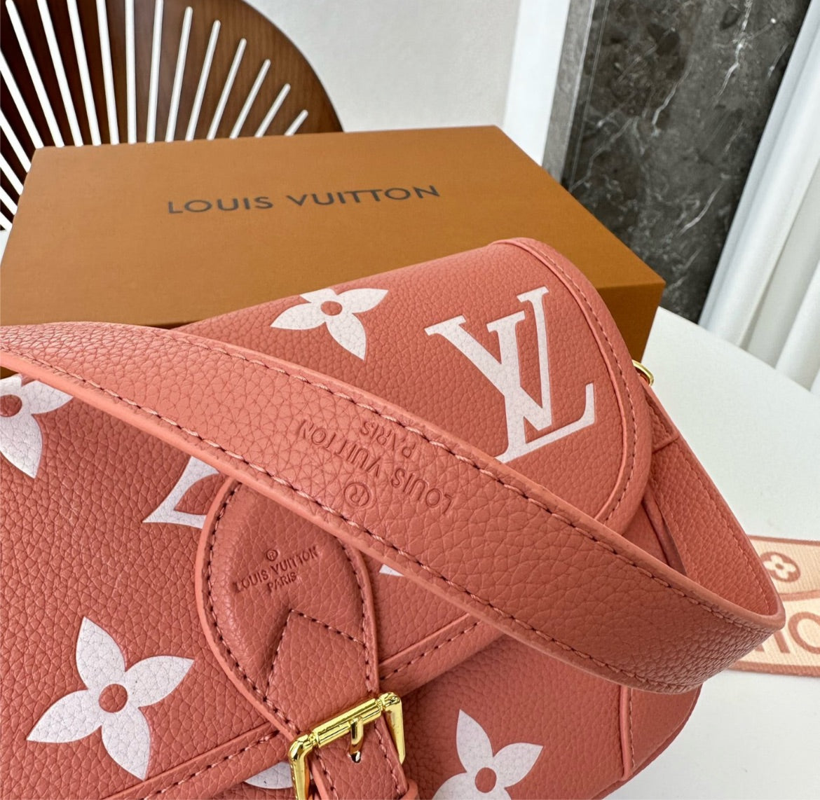 Woman leather new LV shoulder handbag