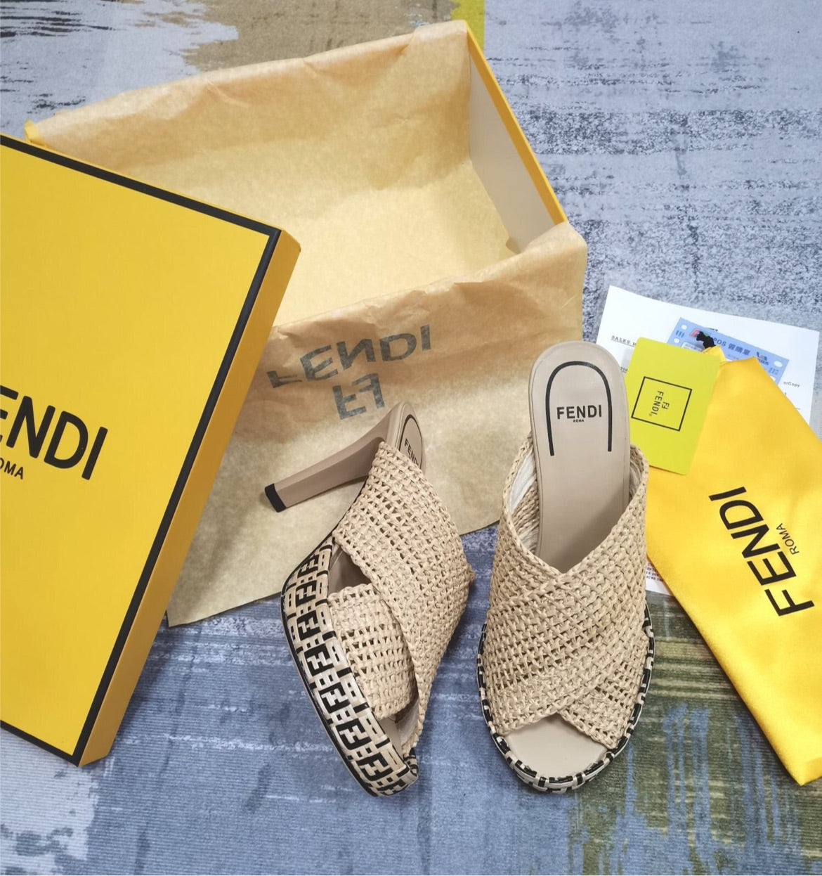 Woman Fendi heel