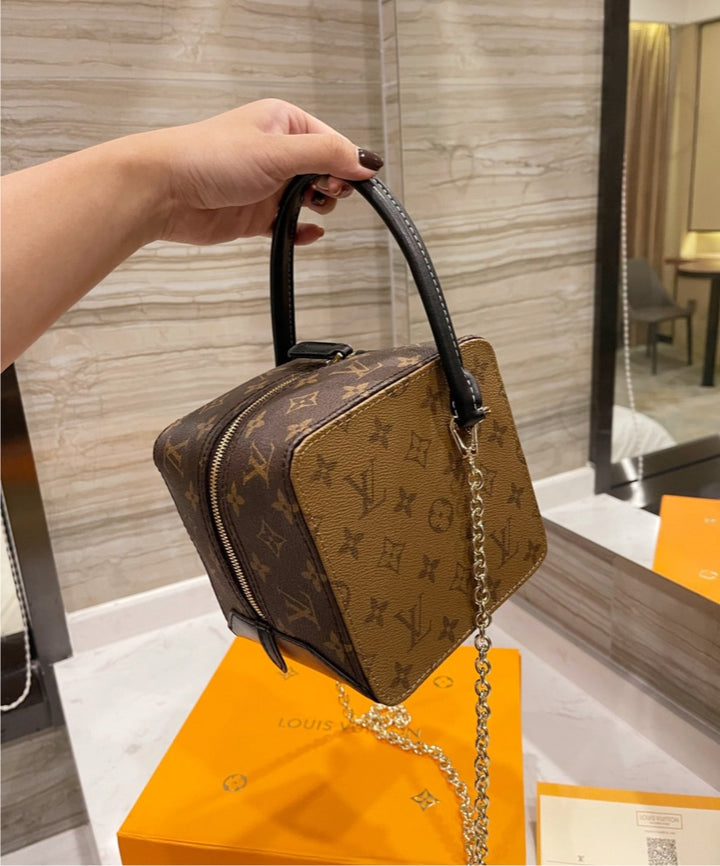Leather LV a woman handbag