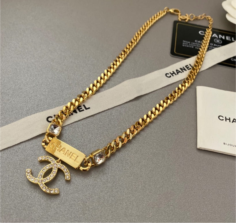 New Chanel woman necklace