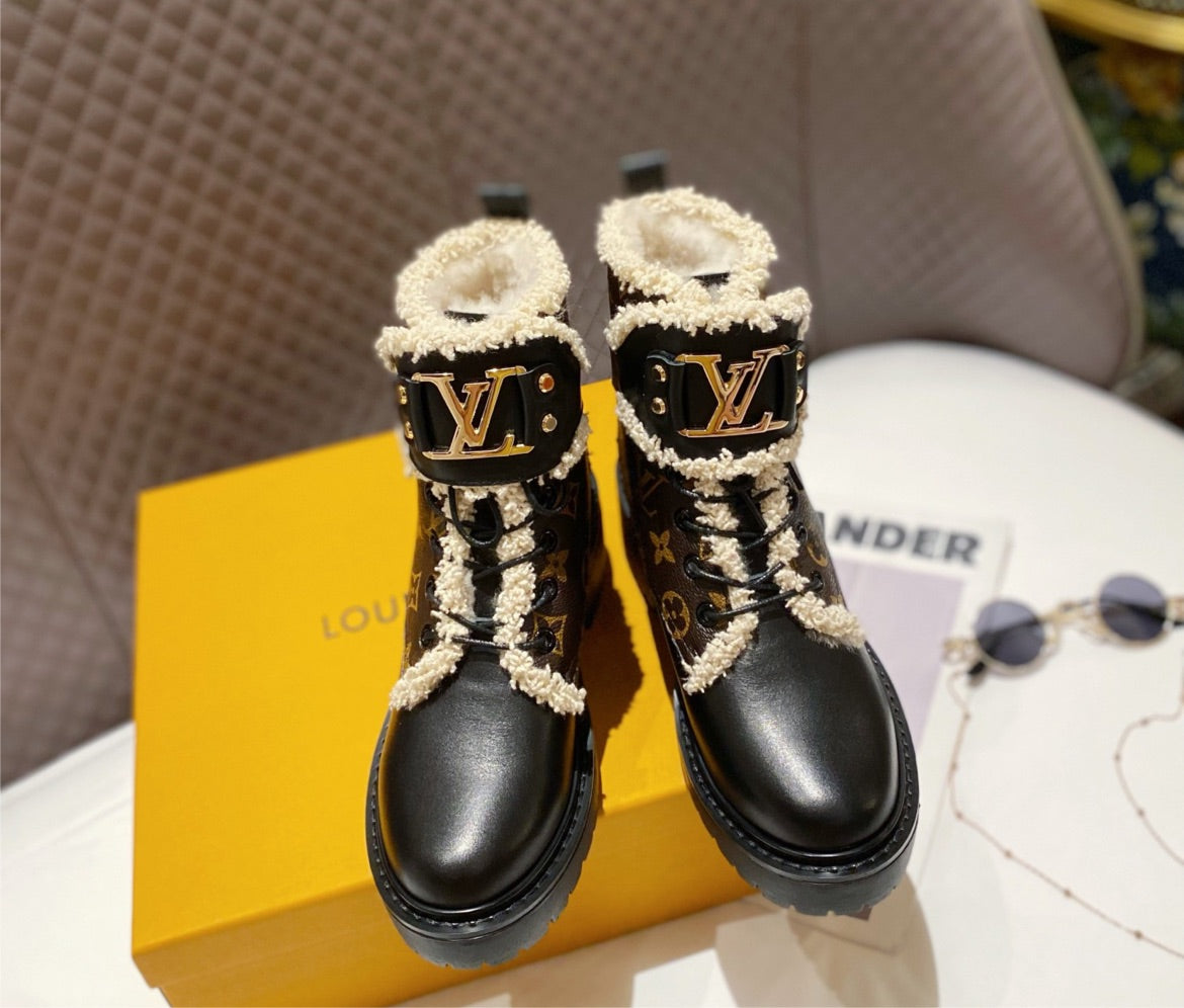 New LV woman boots