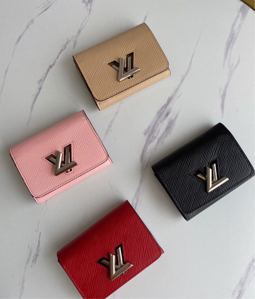 LV woman wallets