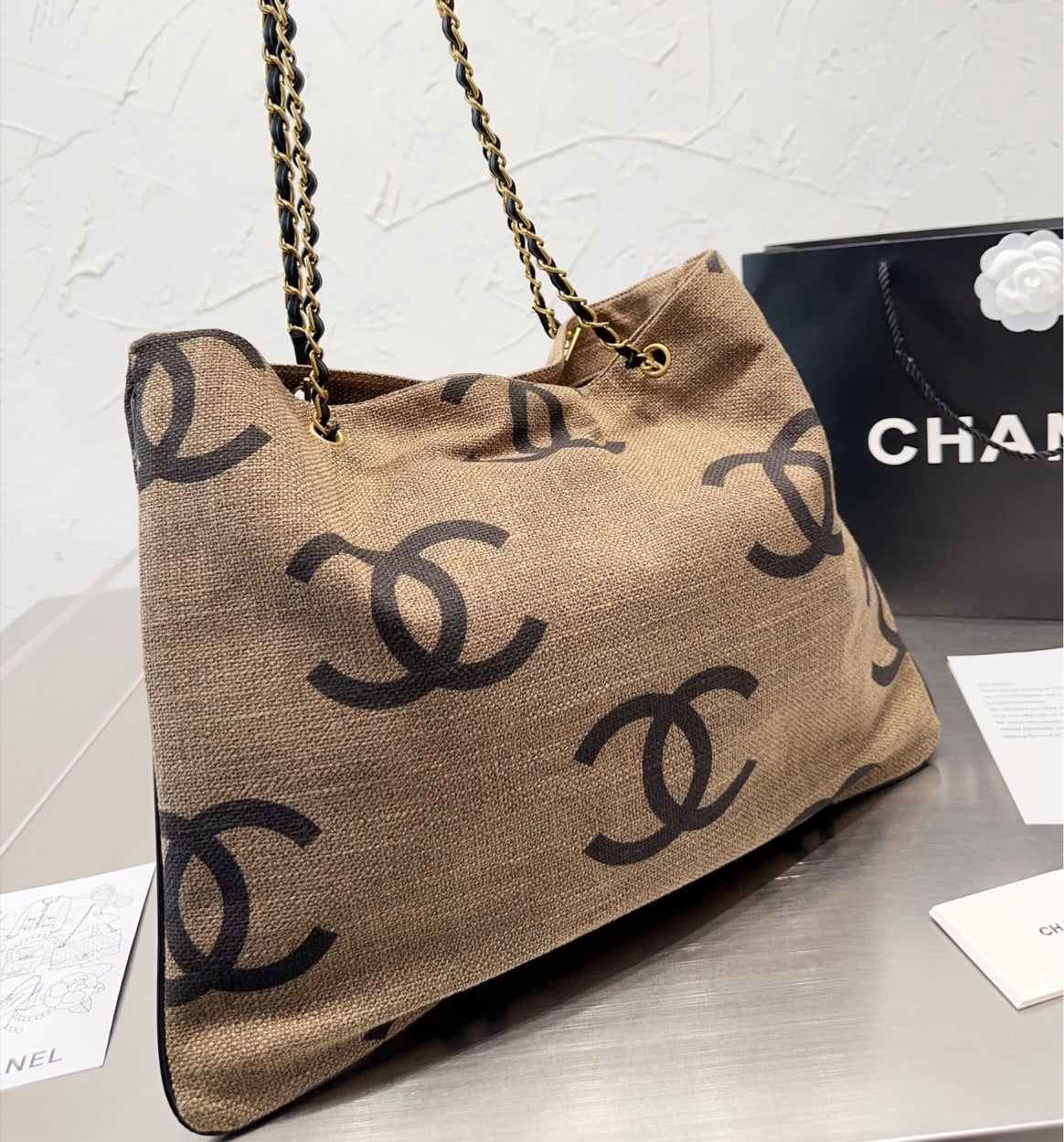 New Large Chanel shoulder bag