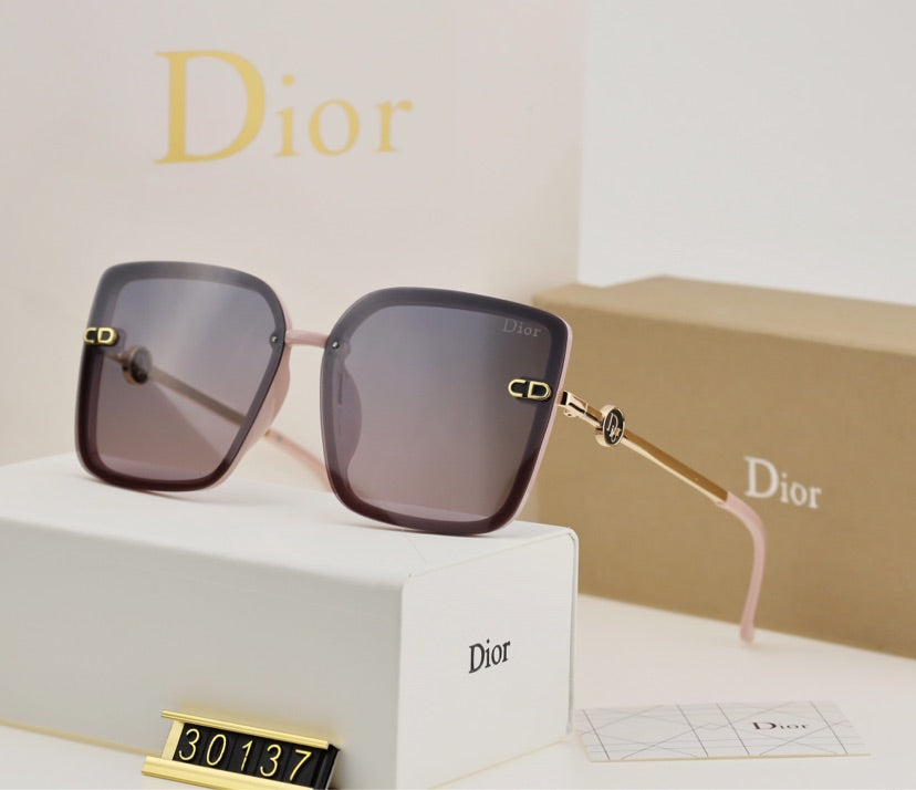 Woman DIOR sunglasses