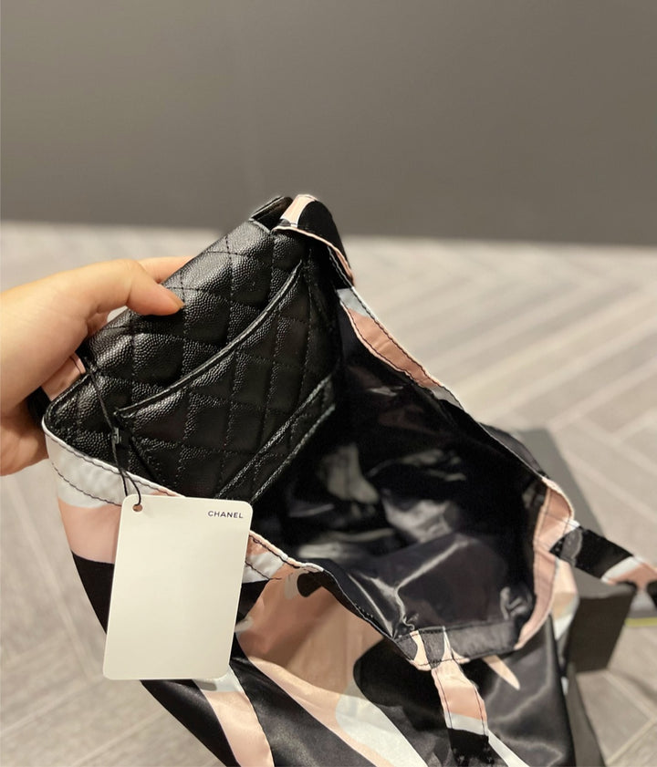 Woman Chanel shoulder bag