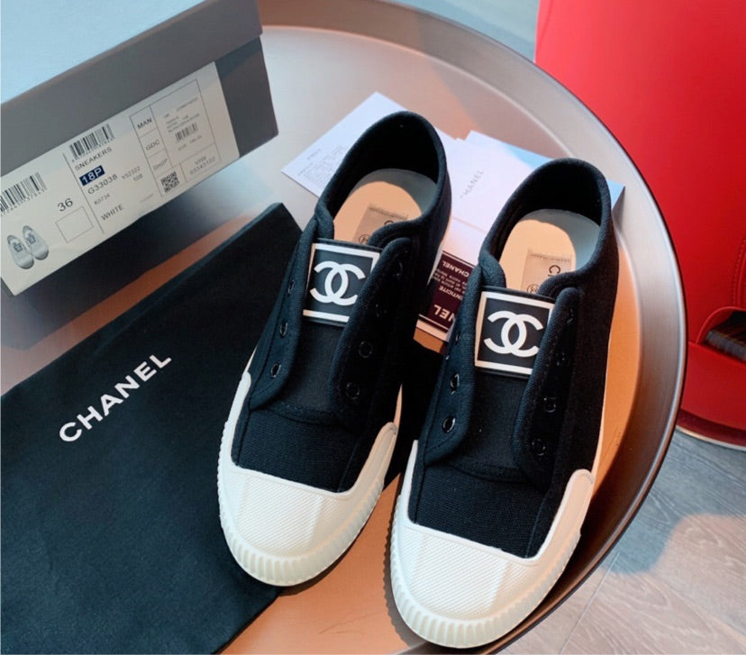 Chanel No lace Sneakers