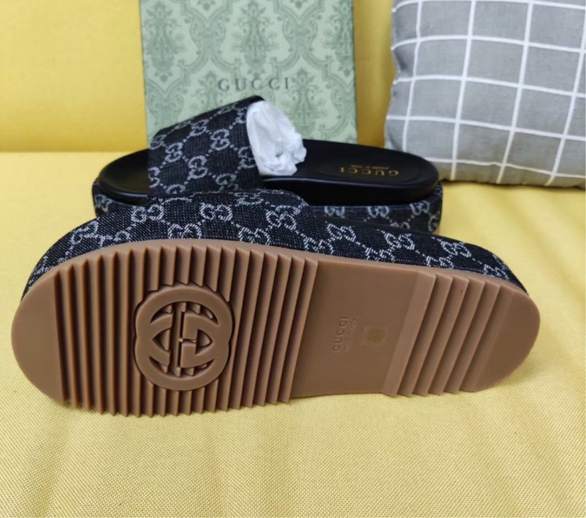 New Gucci slide in sandal