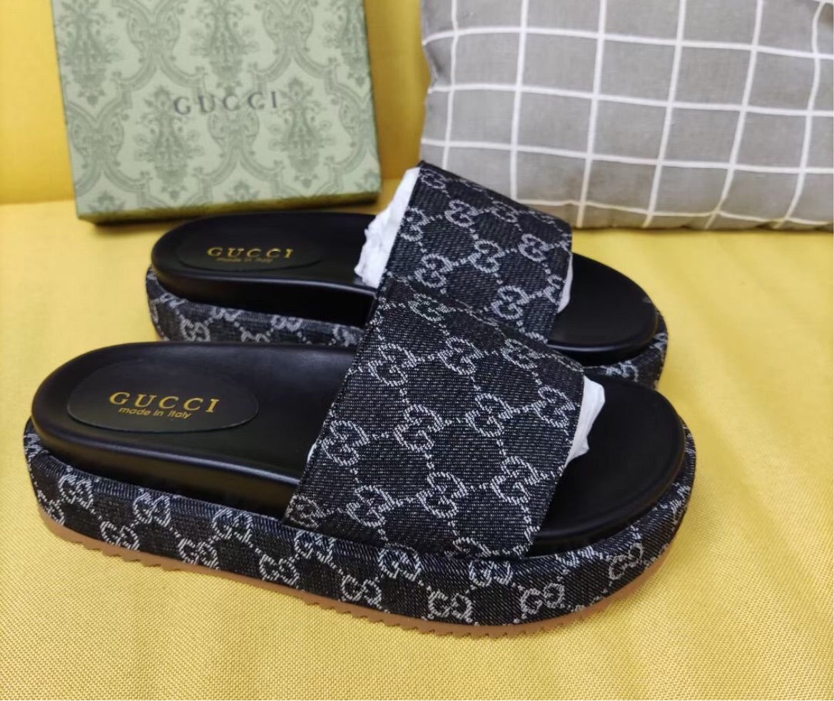 New Gucci slide in sandal