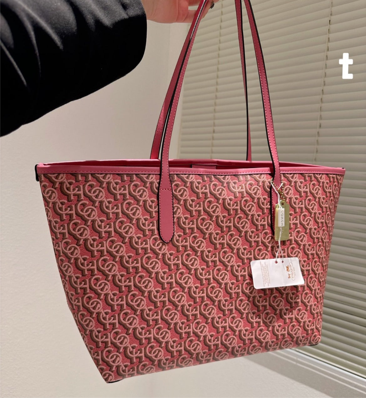 New woman coach Shoulder bag