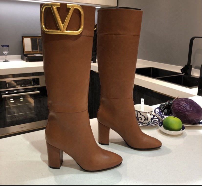 Brown LV a woman boots