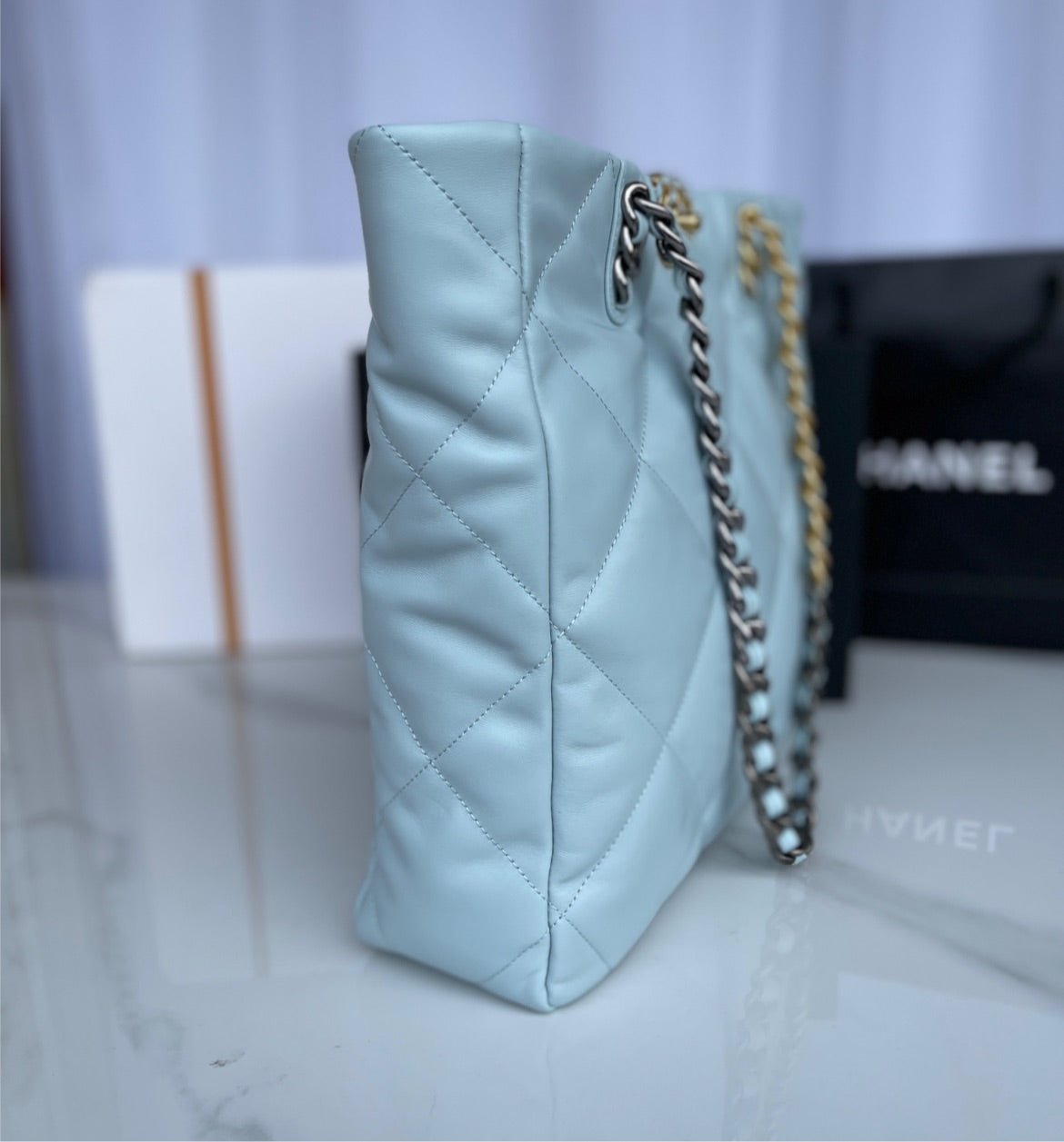 Soft leather Chanel woman shoulder handbag