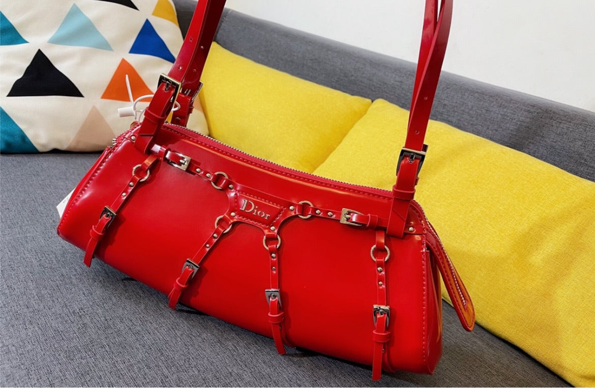 Red Dior woman shoulder bag
