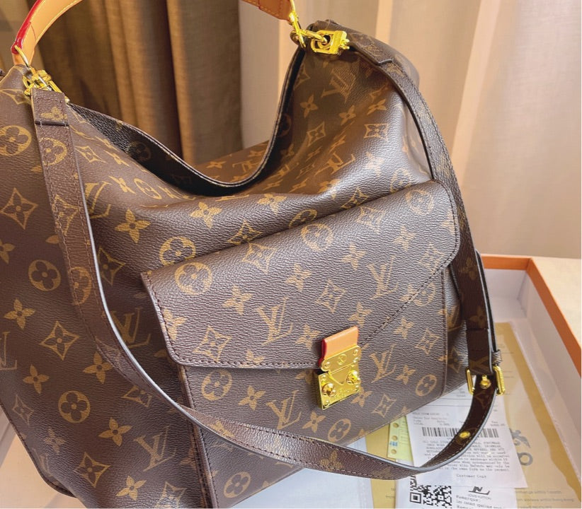 Brown leather large handbag