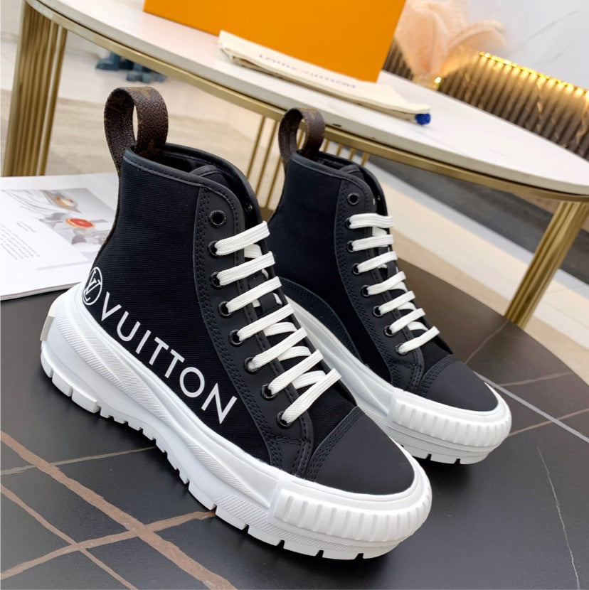 Louis V woman sneakers