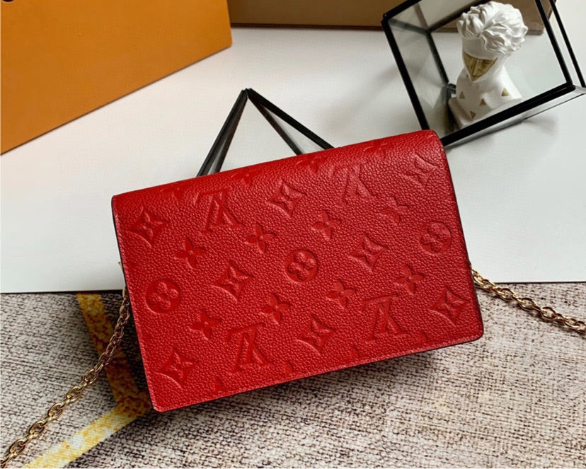 Woman LV crossbody/handbag