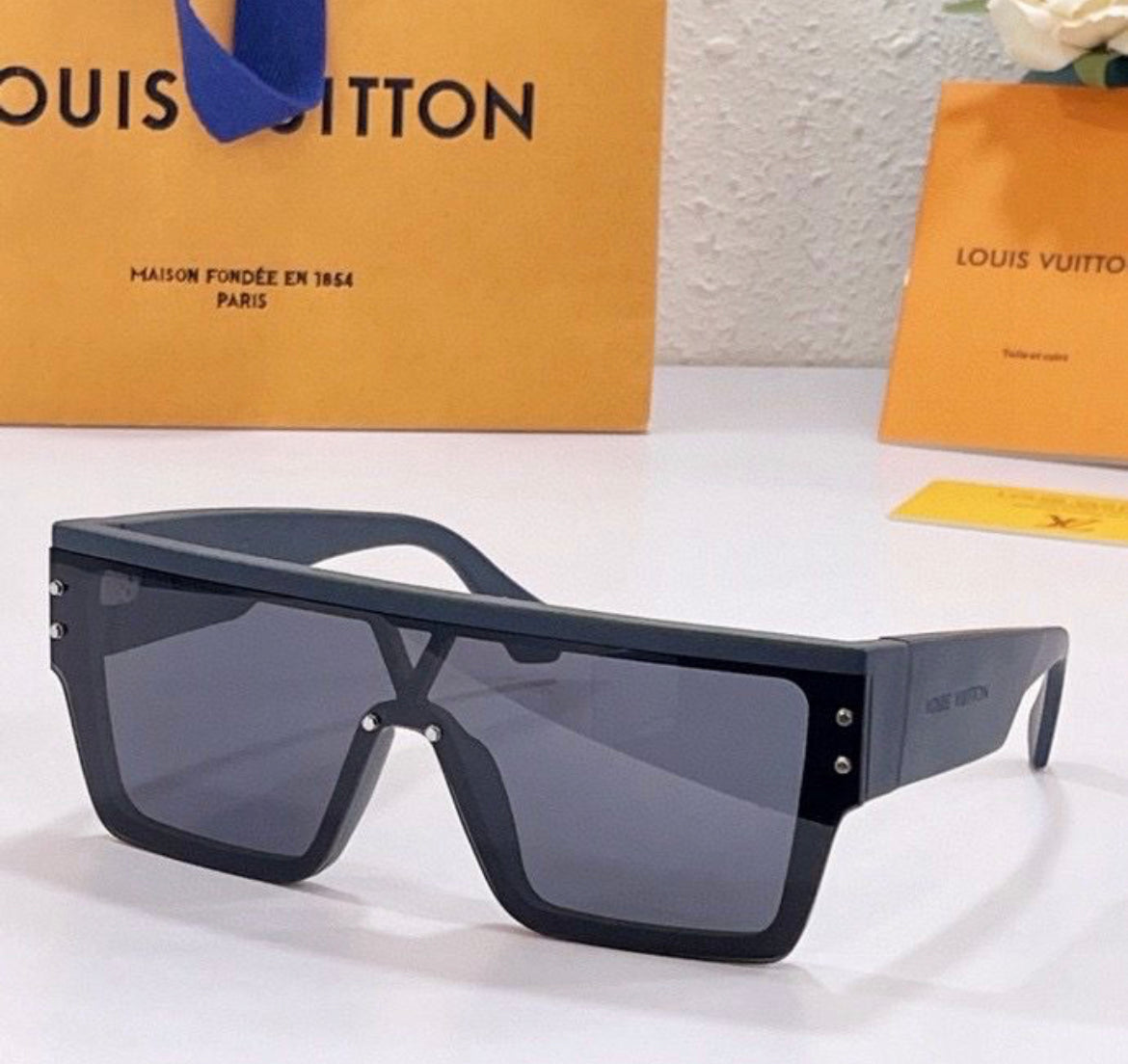 New Louis V woman shades