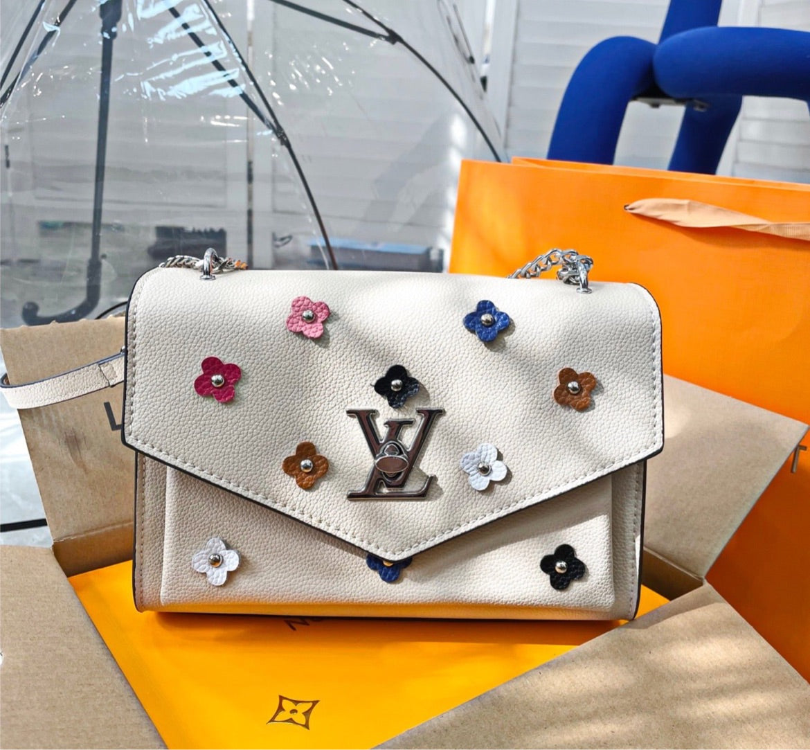 New woman LV a shoulder handbag