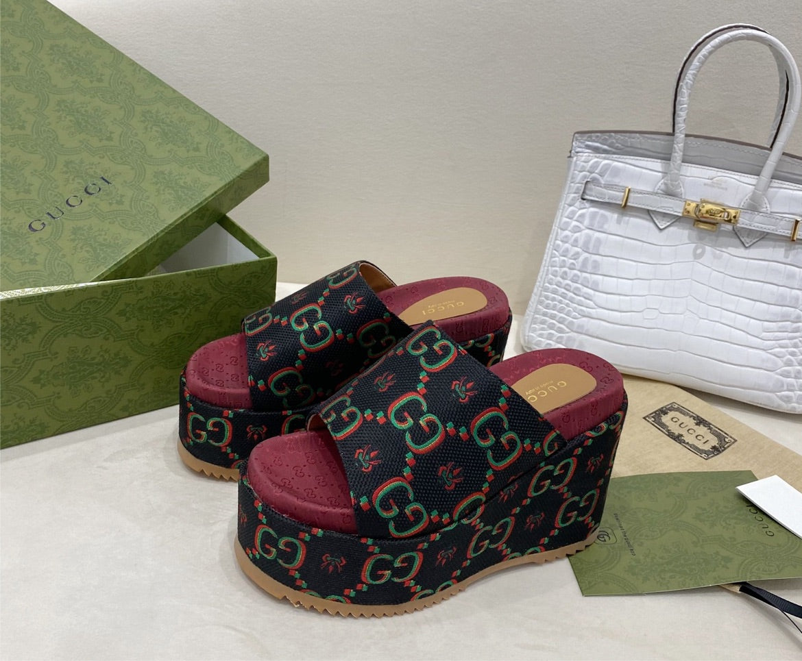 New woman Gucci slide in sandal