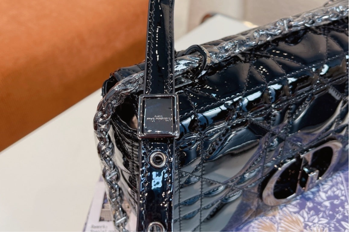 New woman Dior Black shoulder handbag