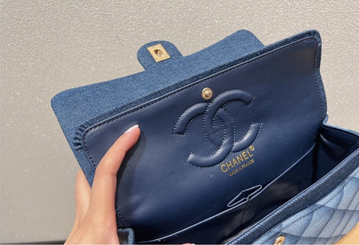 Chanel woman shoulder handbag