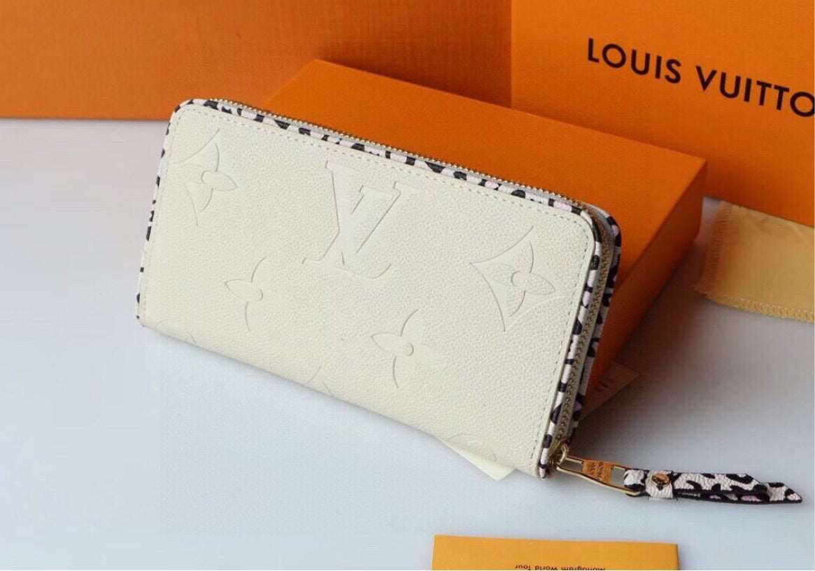 LV woman wallet