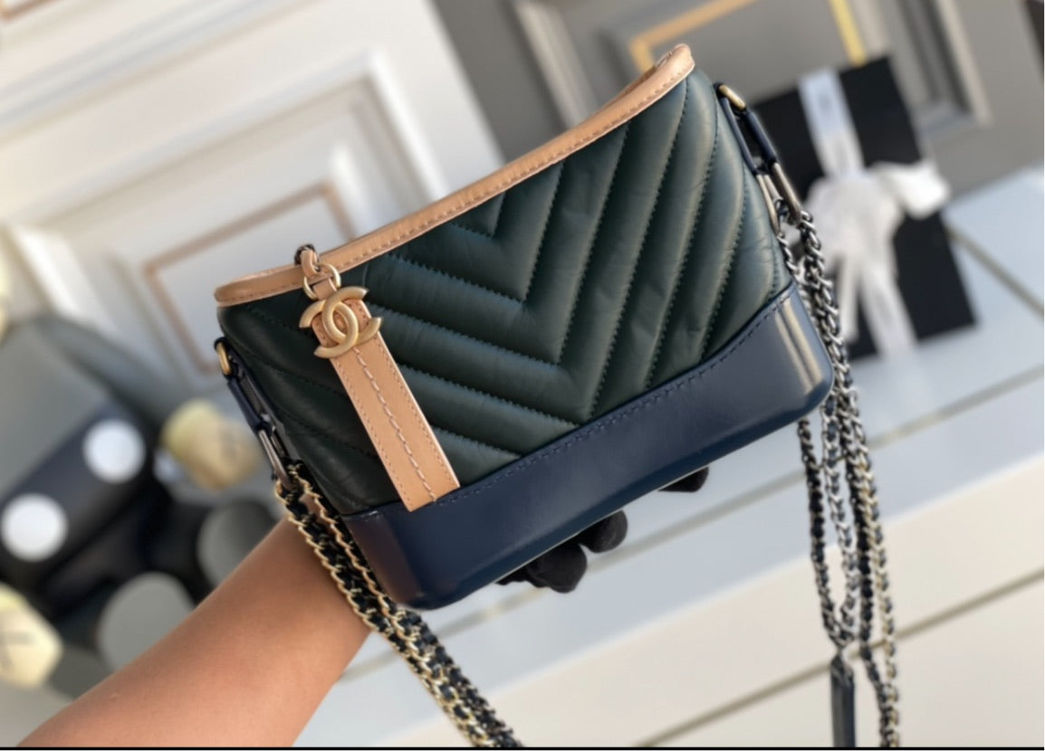 New Chanel woman shoulder bag