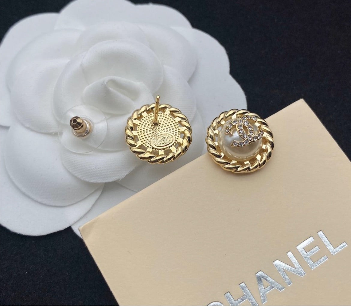 Chanel new stud earring