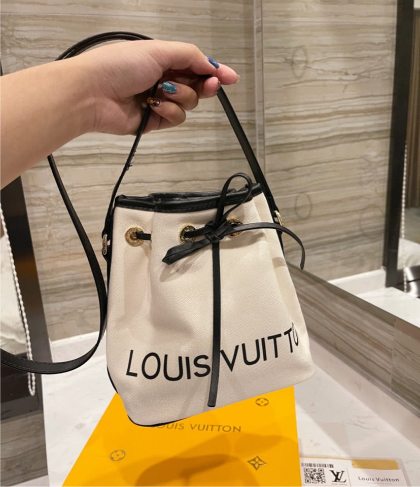 LV woman handbag